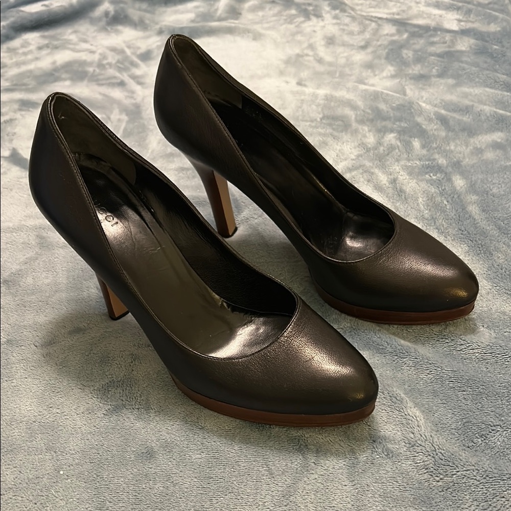 Gucci Elegant Black Leather Platform Pumps Sz 39
